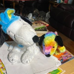 2 snoopy stuffed